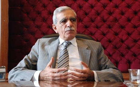 السياسي الكوردي أحمد ترك: كان التعذيب لا يتوقف ليل نهار في سجن آمد