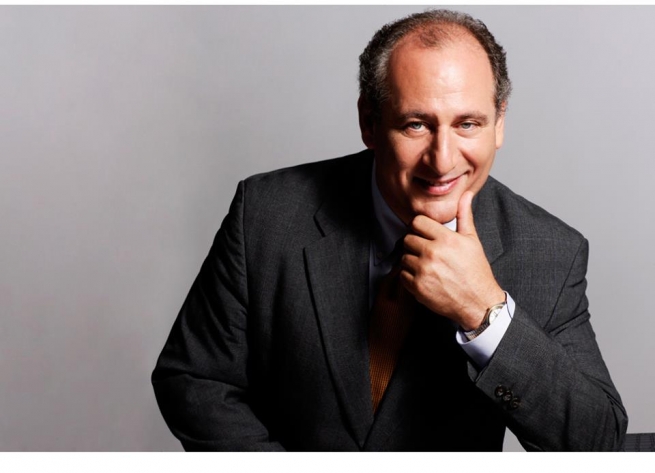 ديفد فليبس الخبير والمختص في شؤون العراق والشرق الاوسط لمجلة  كولان :(لقد كانت زيارة البارزاني الى الولايات المتحدة حدثا تاريخيا وبالاخص عندما كان العلمان الكوردستاني والامريكي يرفرفان معأ)