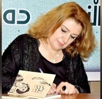 الشاعرة و الكاتبة الكوردية كزال أحمد:  الكتاب غير حياتي لأننا ننتقل من كتاب إلى آخر ومن كاتب إلى كاتب