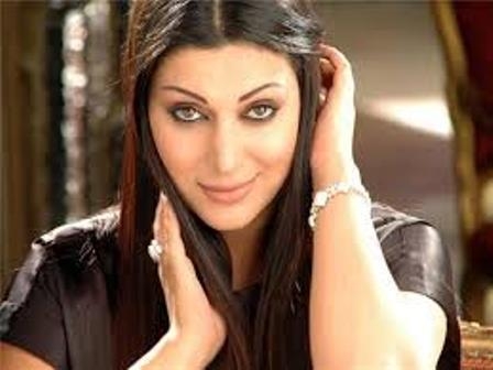 الفنانة مايا نصري: «كورونا» سجننا في زنازين انفرادية