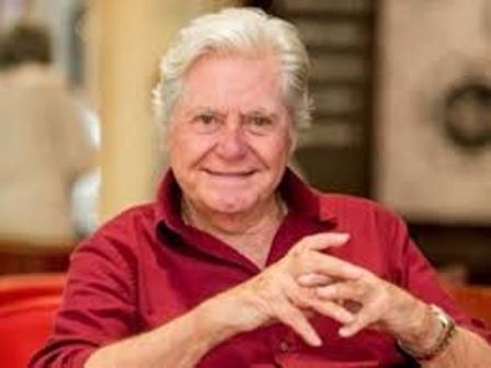 الفنان حسين فهمي: تستهوينى جدا الكوميديا لأنها تعطى جوا مختلفا وشاركت فى أعمال كوميدية كثيرة