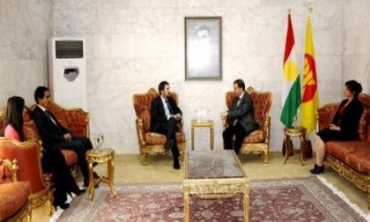 Hêmin Hewramî Û Nunerê Wezareta Derve Ya Berîtaniyayê Civiyan