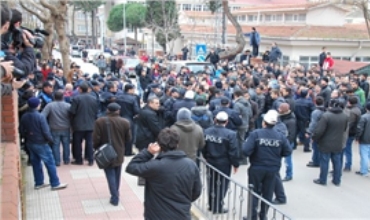 Nijadperestên Tirk li Sinopê Êrîşî Ser Şanda HDK û Parlementerên BDP Kirin