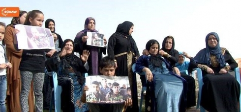 Malbatên pêşmergeyên dîlgirtî derketin xwepêşandanê