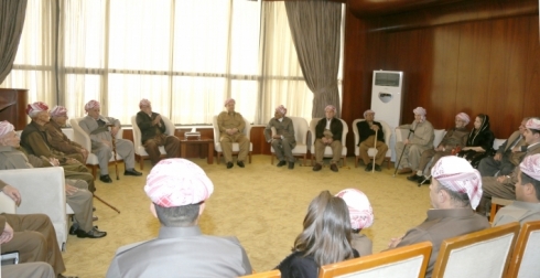 Serok Barzanî ligel rêhevalên Barzanîyê Nemir ê Sowyetê civiya