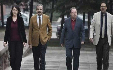 Şanda Îmraliyê berî Newrozê bi Ocalan re dicive