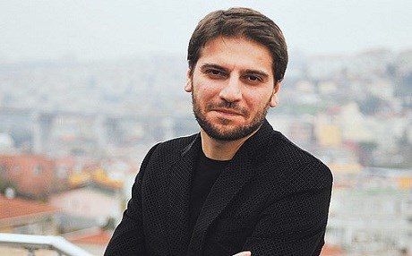 Stranbêjê Brîtanî bo zarokan bang li civaka navdewletî kir