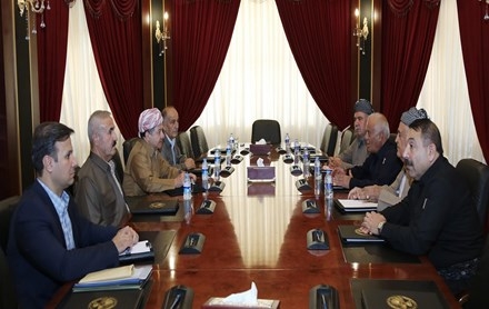 Serok Barzanî li gel şanda hevbeşa Dezgeha Bilinda Eylûl û Komeleya Pêşmergeyên Kevin civiya