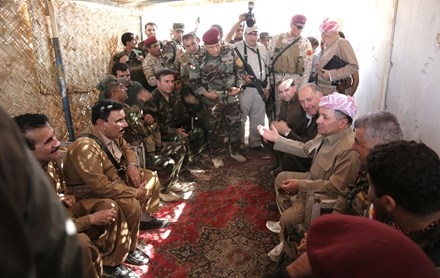 Serok Barzanî serdana sengerên Hêzên Pêşmergeyên Kurdistanê li mîhwera Xazir kir