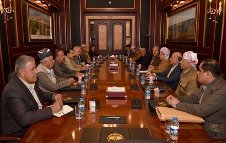 Serok Barzanî li gel şanda hevbeşa Dezgeha Eylûl û Komeleya Pêşmergeyên Dêrîn civiya