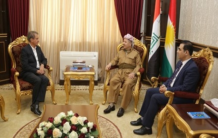 Serok Barzanî pêşwaziya Hunermendê Mezinê Kurd Mezher Xaliqî kir