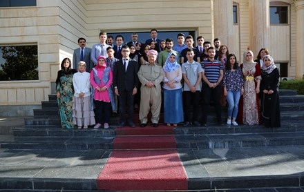 Serok Barzanî pêşwaziya Xwendekarên Yekemên Kurdistanê kir