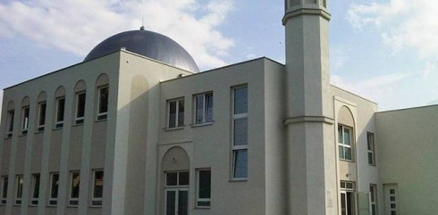 Li Elmanya deriyê mizgeftekê hat girtin