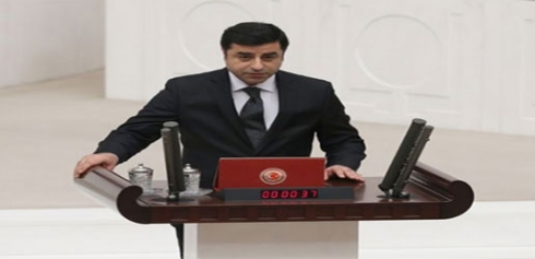 Demîrtaş bang li Kurdan kir