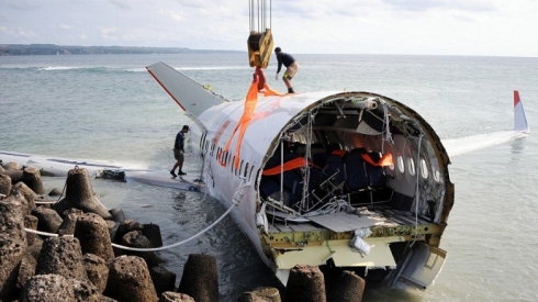 Perçeyên firokeya Endonezyayê li deryaya Jawa hatin dîtin