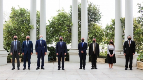 Serokwezîr jî 5 deqîqeyan karûbarên xwe rawestand û rêz ji şehîdên Helebceyê girt