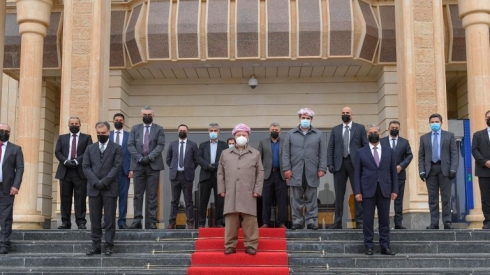 Serok Barzanî jî rêz ji şehîdên Helebceyê girt