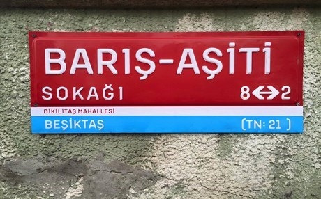 Navekî kurdî li cadeyeke Stenbolê kirin