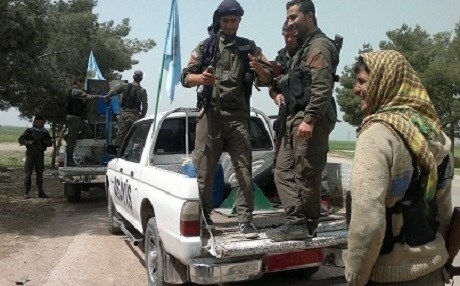 Asayişa Dêrikê gundek dorpêç kiriye û davêje ser malan