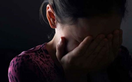 Li Hewlêrê bavek 3 keçên xwe difiroşe