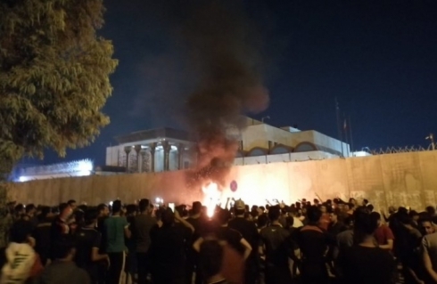 Kerbela – 3 xwepêşander li ser avahiya Konsolxaneya Îranê hatin kuştin