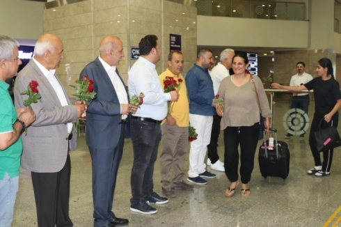 Li hember êrişa Trabzonê, tûrîstên Başûrî li Diyarbekirê bi gulan hatin pêşwazîkirin