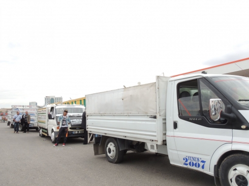 Ofîsa Nêçîrvan Barzanî alîkarî gehande koçberên Kobanê