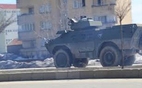 Gever bi tankan hatiye dorpêçkirin – Bajêr vala dibe!