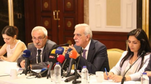 Parezerên hevşarederên Amed, Merdîn û Wanê jibo biryara qeyyuman be betalkirin serledan li dadgehen herême kirin