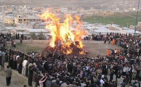 Li Sine di pîrozbahiyên Newrozê de zêdetirî 60 kesan birîndar bûn