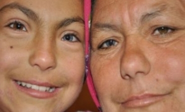 Her du weku hev: Çavek şîn e û yek qehweyî