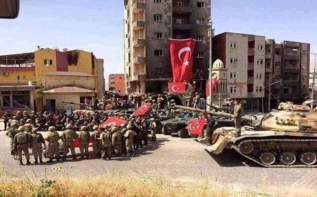 HDP: Dewlet bajêran wêran dike û paşê Ala Tirkiyê bilind dike