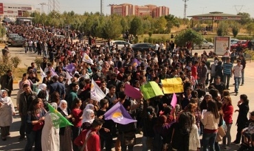Xwendekarên zanîngeha Dîcle li dijî destdirêjiyê meşiyan