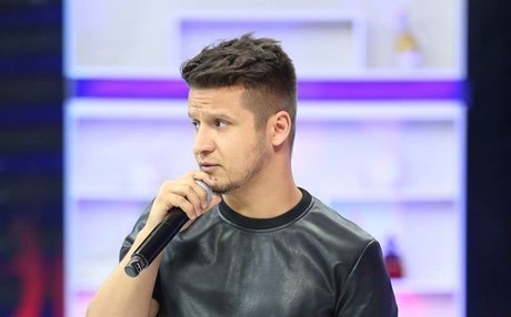 Kurê rêberekî îslamî yê Kurd bû stranbêj