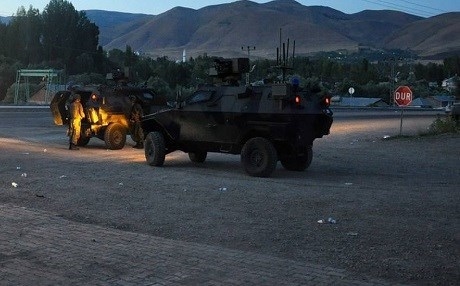 Amed - PKKê bi roketan êrişî leşkeran kir: 4 kuştî û birîndar