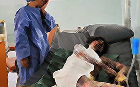 Dayika 3 zarokan agir berda canê xwe