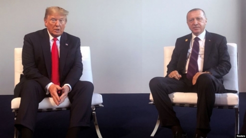 Erdogan û Trump pêwendiyek telefonî pêkanî
