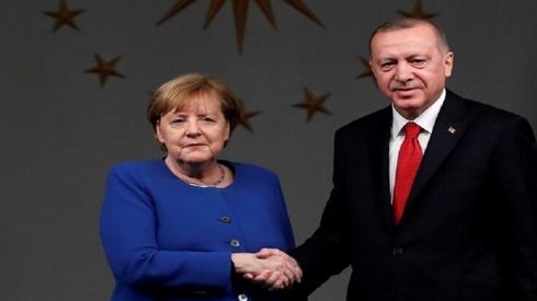 Erdogan bo Merkel: Yekîtiya Ewropayê ketiye bin zexta Yewnan û Qibrisê