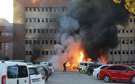 TAKê teqîn li xwe girt