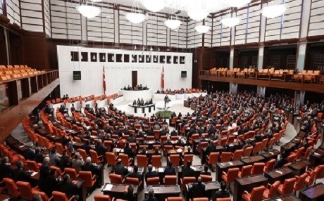 Parlamentoyê guhertina derbarê hilbijartinên serokomariyê de erê kir