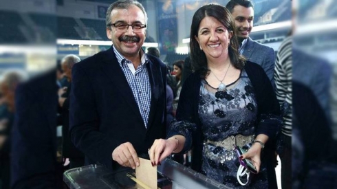 Li ser Efrînê Tirkiyê lêpirsînê li gel Pervîn Buldan û Sirri Sureyya Onder dike