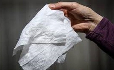 Jinekê guh da mela û hezar destmalên kaxezî xwar