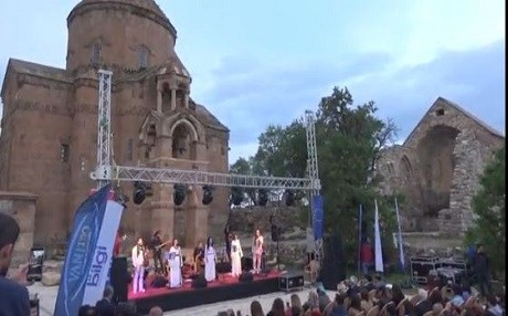 Li Wanê konsêra bi 20 zimanî