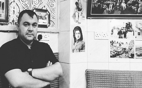 Helbestvanê surealîst Enwer Mesîfî: Pêlava min ji gulan bedewtir e!