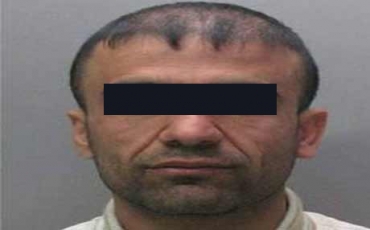 Kurdek li Brîtanya bi sûca destdirêjî û bazirganîkirina bi zarokên keç tê darizandin