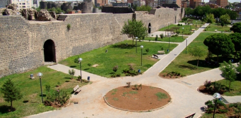 AKP û PDK-T Paketa navxweyî rexne dikin