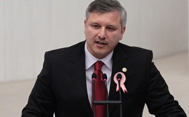 Parlamenterekî din ê AKPê ji partiya xwe veqetiya