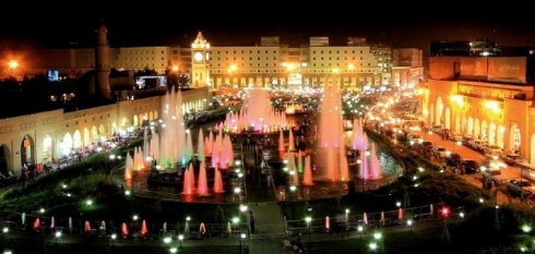 Hewlêr – Endamên eşîrekê li ser pirtûkekê li hev dan!