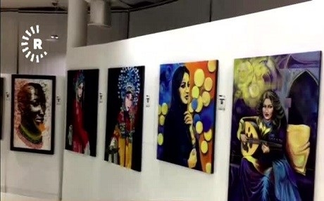 Hunermendeka Rojava beşdarî pêşangeha tabloyan a Dubayê bû