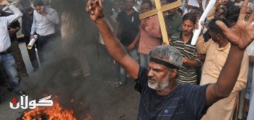 Twin suicide bomb attacks kill 78 outside Peshawar church